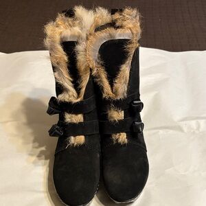 Vicini Black and Tan Faux Fur wedge Boots